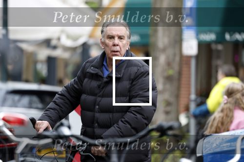 Amsterdam 26 november 2022
Maarten Spanjer met zijn nieuwe boek op de cornelis schuytstraat waar hij een signeersessie heeft.
