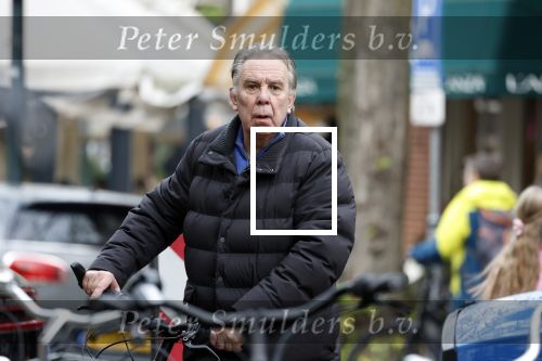 Amsterdam 26 november 2022
Maarten Spanjer met zijn nieuwe boek op de cornelis schuytstraat waar hij een signeersessie heeft.