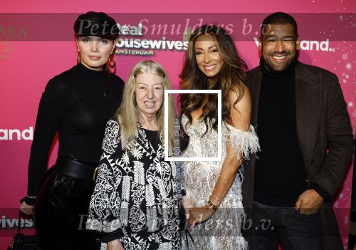 Amsterdam 22 november 2022
Presentatie Real Housewifes of Amsterdam in Hotel Krasnapolsky  van Videoland. Maria Tailor met haar moeder en broer Stanley met zijn vriendin Kim Feenstra