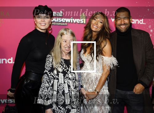Amsterdam 22 november 2022
Presentatie Real Housewifes of Amsterdam in Hotel Krasnapolsky  van Videoland. Maria Tailor met haar moeder en broer Stanley met zijn vriendin Kim Feenstra