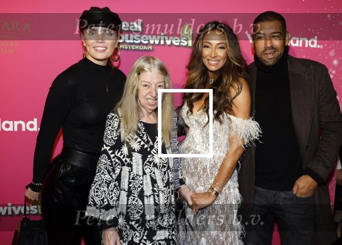 Amsterdam 22 november 2022
Presentatie Real Housewifes of Amsterdam in Hotel Krasnapolsky  van Videoland. Maria Tailor met haar moeder en broer Stanley met zijn vriendin Kim Feenstra