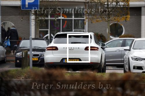 Eefde 3 december 2022
Martha Riemsma de vriendin van Matthijs v Nieuwkerk doet boodschappen bij de Albert Heijn. Daarn rijdt ze naar het huis van Matthijs waar Matthijs helpt met de boodschappen uit de Porsche Macan halen .