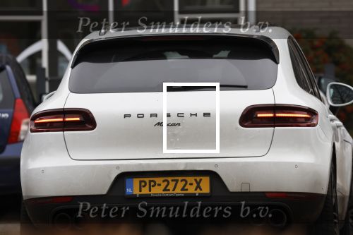 Eefde 3 december 2022
Martha Riemsma de vriendin van Matthijs v Nieuwkerk doet boodschappen bij de Albert Heijn. Daarn rijdt ze naar het huis van Matthijs waar Matthijs helpt met de boodschappen uit de Porsche Macan halen .