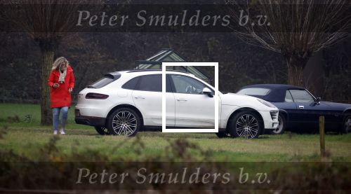 Eefde 3 december 2022
Martha Riemsma de vriendin van Matthijs v Nieuwkerk doet boodschappen bij de Albert Heijn. Daarn rijdt ze naar het huis van Matthijs waar Matthijs helpt met de boodschappen uit de Porsche Macan halen .