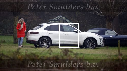 Eefde 3 december 2022
Martha Riemsma de vriendin van Matthijs v Nieuwkerk doet boodschappen bij de Albert Heijn. Daarn rijdt ze naar het huis van Matthijs waar Matthijs helpt met de boodschappen uit de Porsche Macan halen .