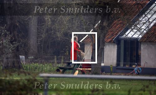 Eefde 3 december 2022
Martha Riemsma de vriendin van Matthijs v Nieuwkerk doet boodschappen bij de Albert Heijn. Daarn rijdt ze naar het huis van Matthijs waar Matthijs helpt met de boodschappen uit de Porsche Macan halen .