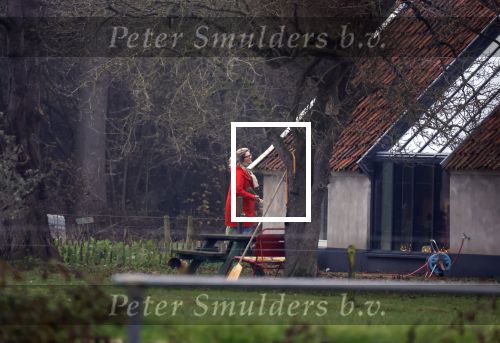 Eefde 3 december 2022
Martha Riemsma de vriendin van Matthijs v Nieuwkerk doet boodschappen bij de Albert Heijn. Daarn rijdt ze naar het huis van Matthijs waar Matthijs helpt met de boodschappen uit de Porsche Macan halen .
