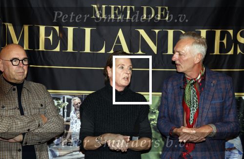 Noordwijk 9 december 2022
Presentatie nieuwe scheurkalendar van de familie Meiland. Aanwezig Martien Meiland Erica Meiland en Montana Meiland . Ook aanwezig Jan Dijkgraaf en Timon Moll ( regisseur van de Meilandjes). Presentatie is in de woonwinkel van Montana.