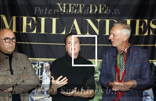 Noordwijk 9 december 2022
Presentatie nieuwe scheurkalendar van de familie Meiland. Aanwezig Martien Meiland Erica Meiland en Montana Meiland . Ook aanwezig Jan Dijkgraaf en Timon Moll ( regisseur van de Meilandjes). Presentatie is in de woonwinkel van Montana.