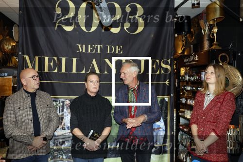 Noordwijk 9 december 2022
Presentatie nieuwe scheurkalendar van de familie Meiland. Aanwezig Martien Meiland Erica Meiland en Montana Meiland . Ook aanwezig Jan Dijkgraaf en Timon Moll ( regisseur van de Meilandjes). Presentatie is in de woonwinkel van Montana.