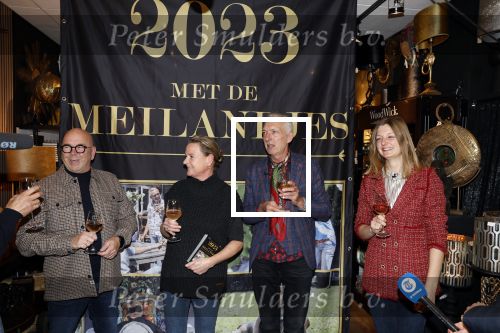 Noordwijk 9 december 2022
Presentatie nieuwe scheurkalendar van de familie Meiland. Aanwezig Martien Meiland Erica Meiland en Montana Meiland . Ook aanwezig Jan Dijkgraaf en Timon Moll ( regisseur van de Meilandjes). Presentatie is in de woonwinkel van Montana.