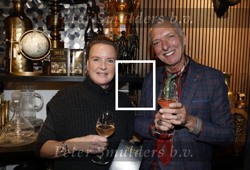 Noordwijk 9 december 2022
Presentatie nieuwe scheurkalendar van de familie Meiland. Aanwezig Martien Meiland Erica Meiland en Montana Meiland . Ook aanwezig Jan Dijkgraaf en Timon Moll ( regisseur van de Meilandjes). Presentatie is in de woonwinkel van Montana.