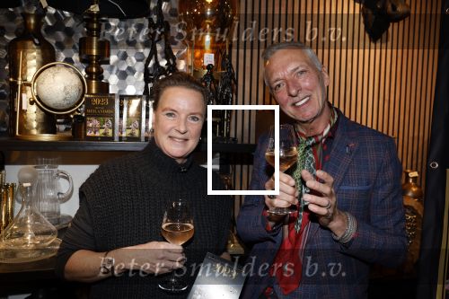 Noordwijk 9 december 2022
Presentatie nieuwe scheurkalendar van de familie Meiland. Aanwezig Martien Meiland Erica Meiland en Montana Meiland . Ook aanwezig Jan Dijkgraaf en Timon Moll ( regisseur van de Meilandjes). Presentatie is in de woonwinkel van Montana.