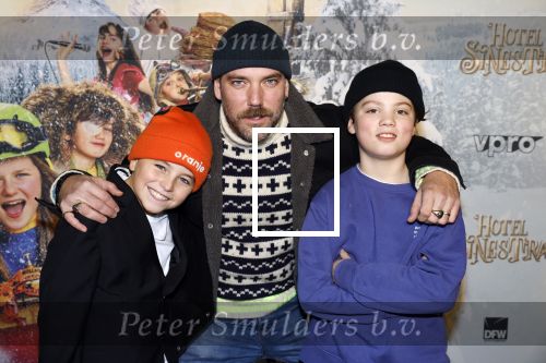 Amsterdam 11 december 2022
Premiere Hotel Sinestra in Pathe Noord .
Matteo van der Grijn met zijn zoon Jack