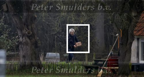 Eefde 3 december 2022
Martha Riemsma de vriendin van Matthijs v Nieuwkerk doet boodschappen bij de Albert Heijn. Daarn rijdt ze naar het huis van Matthijs waar Matthijs helpt met de boodschappen uit de Porsche Macan halen .