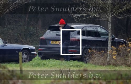 Eefde 3 december 2022
Martha Riemsma de vriendin van Matthijs v Nieuwkerk doet boodschappen bij de Albert Heijn. Daarn rijdt ze naar het huis van Matthijs waar Matthijs helpt met de boodschappen uit de Porsche Macan halen .