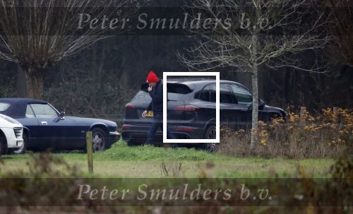 Eefde 3 december 2022
Martha Riemsma de vriendin van Matthijs v Nieuwkerk doet boodschappen bij de Albert Heijn. Daarn rijdt ze naar het huis van Matthijs waar Matthijs helpt met de boodschappen uit de Porsche Macan halen .