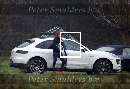 Eefde 3 december 2022
Martha Riemsma de vriendin van Matthijs v Nieuwkerk doet boodschappen bij de Albert Heijn. Daarn rijdt ze naar het huis van Matthijs waar Matthijs helpt met de boodschappen uit de Porsche Macan halen .