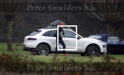 Eefde 3 december 2022
Martha Riemsma de vriendin van Matthijs v Nieuwkerk doet boodschappen bij de Albert Heijn. Daarn rijdt ze naar het huis van Matthijs waar Matthijs helpt met de boodschappen uit de Porsche Macan halen .