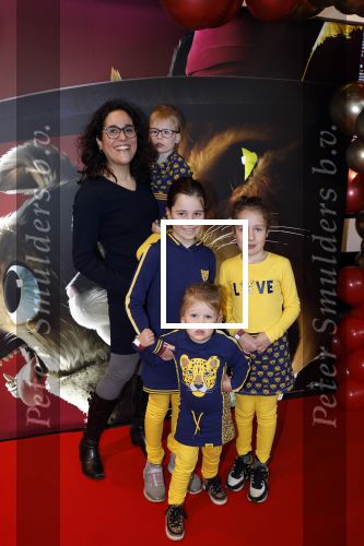 Amsterdam 10 december 2022
Premiere de gelaarsde kat in Pathe Arena .
Miriam Goudsmit met kinderen