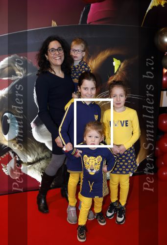 Amsterdam 10 december 2022
Premiere de gelaarsde kat in Pathe Arena .
Miriam Goudsmit met kinderen