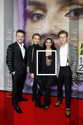 Hilversum 19 december 2022
The roast van Famke Louise in studio 21.
Moise Trustfull Kaj v d Voort en Levi v Kempen met vriendin