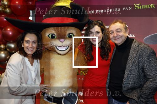 Amsterdam 10 december 2022
Premiere de gelaarsde kat in Pathe Arena .
Monic Hendrickx Anna Drijver en Jon v Eerd