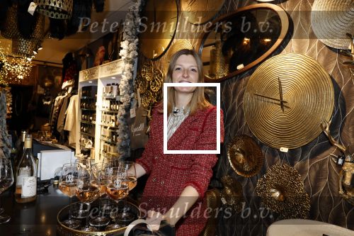 Noordwijk 9 december 2022
Presentatie nieuwe scheurkalendar van de familie Meiland. Aanwezig Martien Meiland Erica Meiland en Montana Meiland . Ook aanwezig Jan Dijkgraaf en Timon Moll ( regisseur van de Meilandjes). Presentatie is in de woonwinkel van Montana.