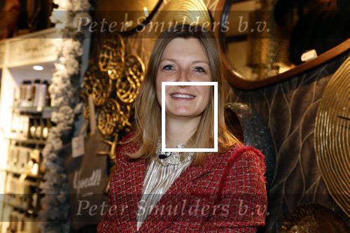 Noordwijk 9 december 2022
Presentatie nieuwe scheurkalendar van de familie Meiland. Aanwezig Martien Meiland Erica Meiland en Montana Meiland . Ook aanwezig Jan Dijkgraaf en Timon Moll ( regisseur van de Meilandjes). Presentatie is in de woonwinkel van Montana.