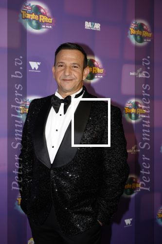 Amsterdam 17 december 2022
Premiere het feest van tante Ria in Pathe Noord .
Cast bestaat oa uit Najib Amhali Tooske Ragas Edo Brunner Edsilia Rombley Jack v gelder Pim Muda Thimo v Haaren  Ridder v Kooten Esther Mbire en Piet Tomassen.