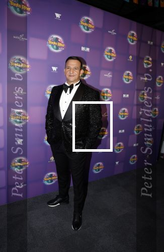 Amsterdam 17 december 2022
Premiere het feest van tante Ria in Pathe Noord .
Cast bestaat oa uit Najib Amhali Tooske Ragas Edo Brunner Edsilia Rombley Jack v gelder Pim Muda Thimo v Haaren  Ridder v Kooten Esther Mbire en Piet Tomassen.