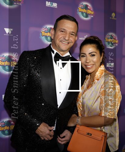 Amsterdam 17 december 2022
Premiere het feest van tante Ria in Pathe Noord .
Cast bestaat oa uit Najib Amhali Tooske Ragas Edo Brunner Edsilia Rombley Jack v gelder Pim Muda Thimo v Haaren  Ridder v Kooten Esther Mbire en Piet Tomassen.