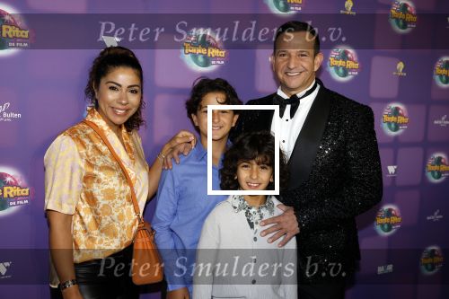 Amsterdam 17 december 2022
Premiere het feest van tante Ria in Pathe Noord .
Cast bestaat oa uit Najib Amhali Tooske Ragas Edo Brunner Edsilia Rombley Jack v gelder Pim Muda Thimo v Haaren  Ridder v Kooten Esther Mbire en Piet Tomassen.