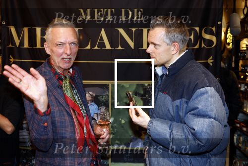 Noordwijk 9 december 2022
Presentatie nieuwe scheurkalendar van de familie Meiland. Aanwezig Martien Meiland Erica Meiland en Montana Meiland . Ook aanwezig Jan Dijkgraaf en Timon Moll ( regisseur van de Meilandjes). Presentatie is in de woonwinkel van Montana. Nick Dijkman en Martien Meiland