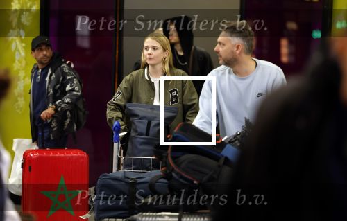 Schiphol 19 december 2022
Noa Vahle arriveert op schiphol na de WK Voetbal waar ze verslag deed voor SBS6. Haar vriend Tim de Wild wachhte haar op .