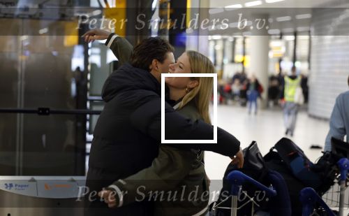 Schiphol 19 december 2022
Noa Vahle arriveert op schiphol na de WK Voetbal waar ze verslag deed voor SBS6. Haar vriend Tim de Wild wachhte haar op .