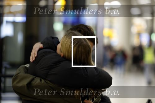 Schiphol 19 december 2022
Noa Vahle arriveert op schiphol na de WK Voetbal waar ze verslag deed voor SBS6. Haar vriend Tim de Wild wachhte haar op .