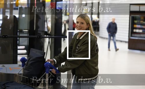 Schiphol 19 december 2022
Noa Vahle arriveert op schiphol na de WK Voetbal waar ze verslag deed voor SBS6. Haar vriend Tim de Wild wachhte haar op .