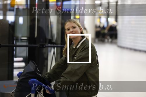 Schiphol 19 december 2022
Noa Vahle arriveert op schiphol na de WK Voetbal waar ze verslag deed voor SBS6. Haar vriend Tim de Wild wachhte haar op .