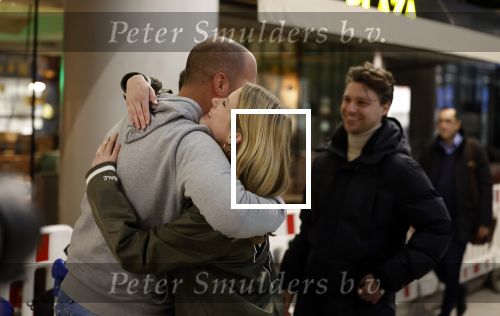 Schiphol 19 december 2022
Noa Vahle arriveert op schiphol na de WK Voetbal waar ze verslag deed voor SBS6. Haar vriend Tim de Wild wachhte haar op .