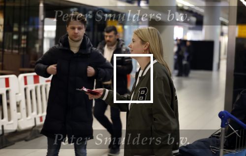 Schiphol 19 december 2022
Noa Vahle arriveert op schiphol na de WK Voetbal waar ze verslag deed voor SBS6. Haar vriend Tim de Wild wachhte haar op .