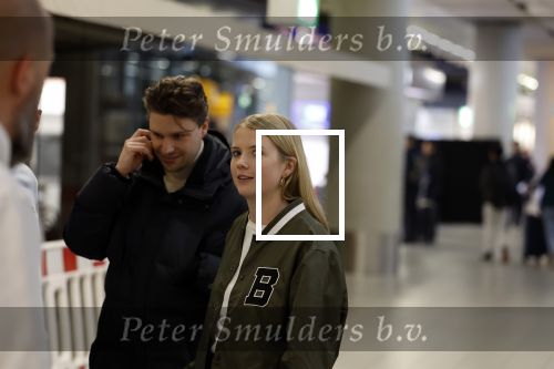 Schiphol 19 december 2022
Noa Vahle arriveert op schiphol na de WK Voetbal waar ze verslag deed voor SBS6. Haar vriend Tim de Wild wachhte haar op .