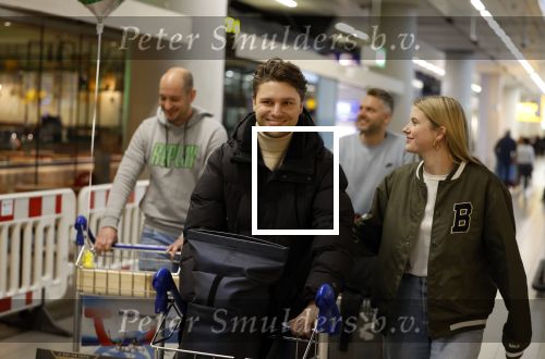 Schiphol 19 december 2022
Noa Vahle arriveert op schiphol na de WK Voetbal waar ze verslag deed voor SBS6. Haar vriend Tim de Wild wachhte haar op .