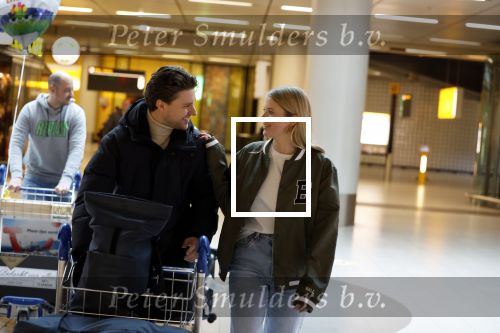 Schiphol 19 december 2022
Noa Vahle arriveert op schiphol na de WK Voetbal waar ze verslag deed voor SBS6. Haar vriend Tim de Wild wachhte haar op .