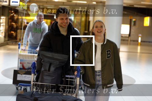 Schiphol 19 december 2022
Noa Vahle arriveert op schiphol na de WK Voetbal waar ze verslag deed voor SBS6. Haar vriend Tim de Wild wachhte haar op .