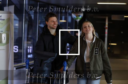 Schiphol 19 december 2022
Noa Vahle arriveert op schiphol na de WK Voetbal waar ze verslag deed voor SBS6. Haar vriend Tim de Wild wachhte haar op .