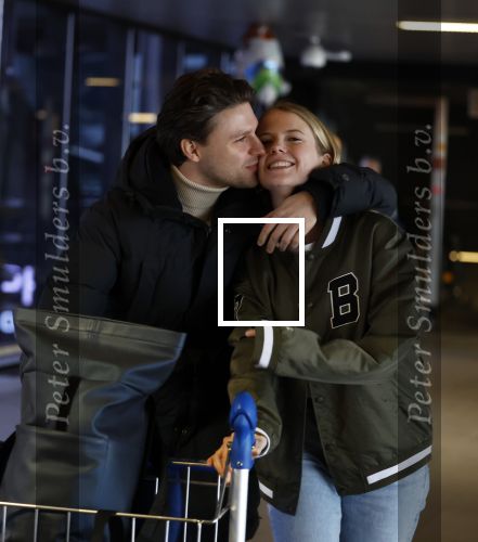 Schiphol 19 december 2022
Noa Vahle arriveert op schiphol na de WK Voetbal waar ze verslag deed voor SBS6. Haar vriend Tim de Wild wachhte haar op .