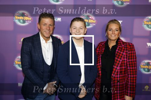 Amsterdam 17 december 2022
Premiere het feest van tante Ria in Pathe Noord .
Cast bestaat oa uit Najib Amhali Tooske Ragas Edo Brunner Edsilia Rombley Jack v gelder Pim Muda Thimo v Haaren  Ridder v Kooten Esther Mbire en Piet Tomassen.