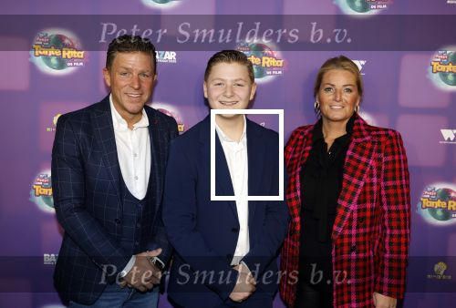 Amsterdam 17 december 2022
Premiere het feest van tante Ria in Pathe Noord .
Cast bestaat oa uit Najib Amhali Tooske Ragas Edo Brunner Edsilia Rombley Jack v gelder Pim Muda Thimo v Haaren  Ridder v Kooten Esther Mbire en Piet Tomassen.