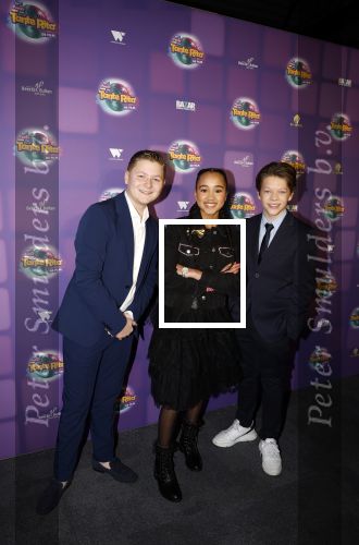 Amsterdam 17 december 2022
Premiere het feest van tante Ria in Pathe Noord .
Cast bestaat oa uit Najib Amhali Tooske Ragas Edo Brunner Edsilia Rombley Jack v gelder Pim Muda Thimo v Haaren  Ridder v Kooten Esther Mbire en Piet Tomassen. Piet Tomassen Esther Embire en Sil v d Zwam
